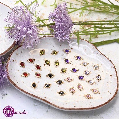 Mała przypominajka o specjalnej promocji na kryształki w okuciu. Zdjęcia nie są w stanie oddać ich piękną 😍
Teraz możecie je kupić z 30% rabatem 🤗

#kryształki #handame #rękodzieło #biżuteria #manzuko