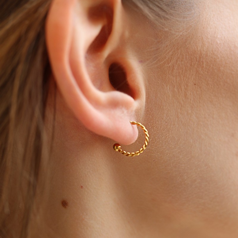 Decorative open hoop earrings gold/ surgical steel/ 13x17mm 2pcs BKSCH83KG