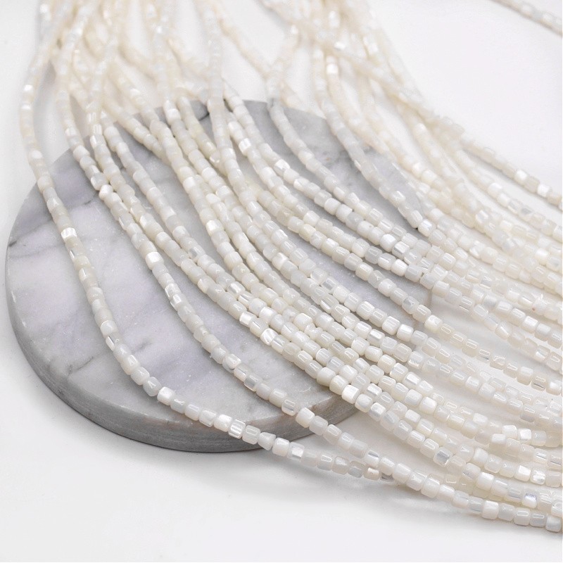 Mother of pearl beads/ white shafts approx. 3.5mm/ 110pcs/string MU209