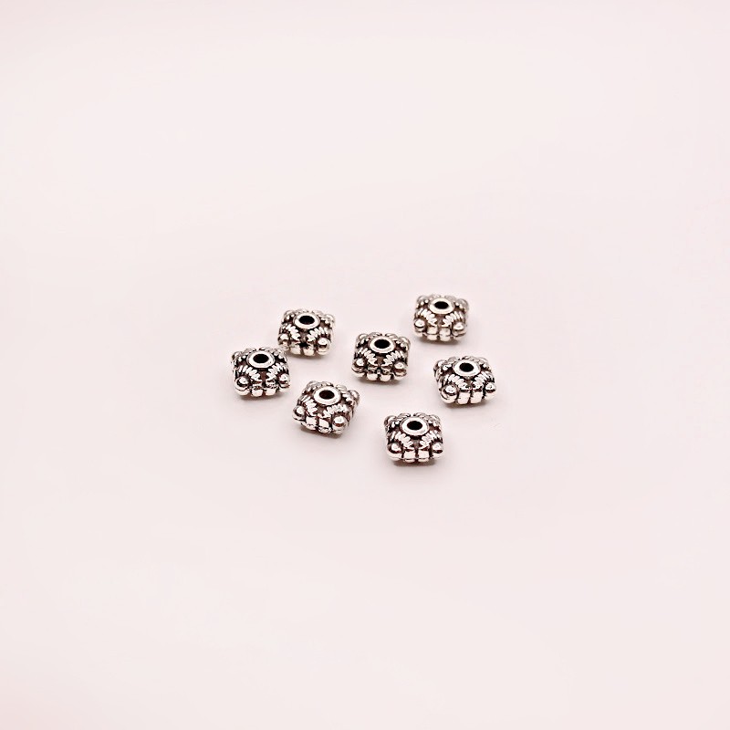 Spacers/ decorated squares 6.5x4mm/ antique silver 4 pcs AAT822