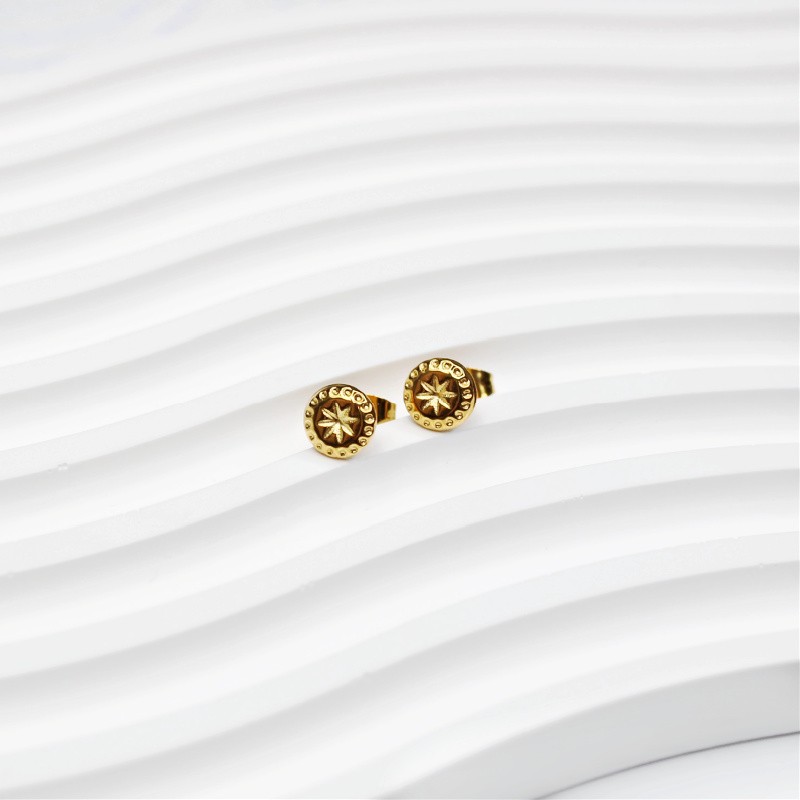 Round stud earrings with a star, 7 mm, gold/ 316L surgical steel/ 2 pcs ASSE013