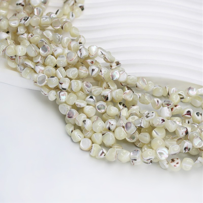 Pearl shell beads / white / irregular approx. 5-9 mm / string approx. 38 cm MU238