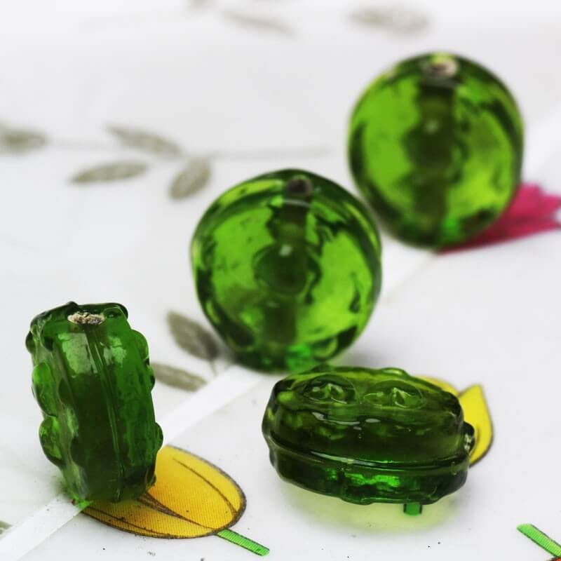 Pellets with a pattern pressed glass green 10x6mm 4pcs SZZWIK011