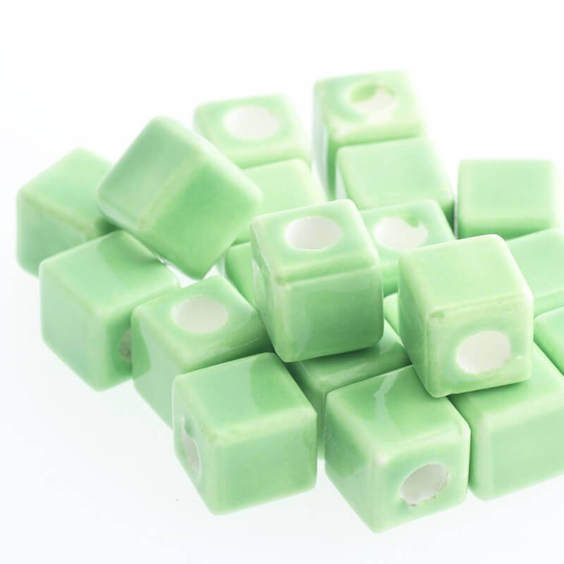Ceramic cube 10mm light green 2pcs CKO10Z19