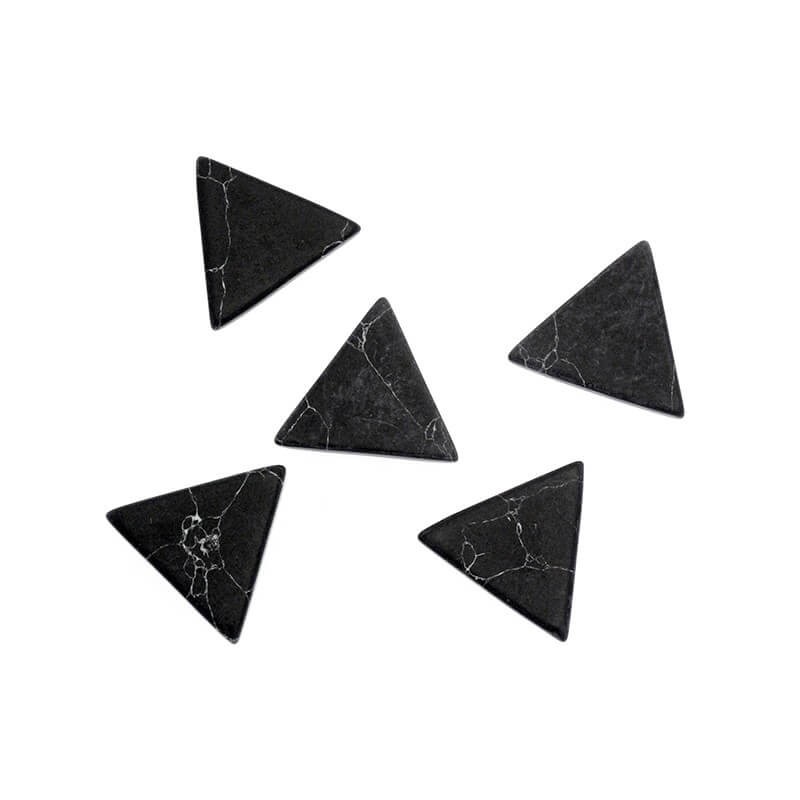 Flat triangle howlite black 8.5x2mm 1pc KBH012