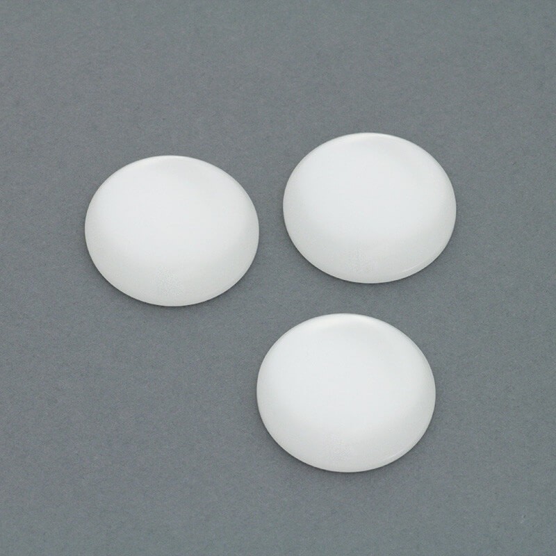 Kaboszony z żywicy 28mm / Luna / biały perłowy 1szt KBAD2801