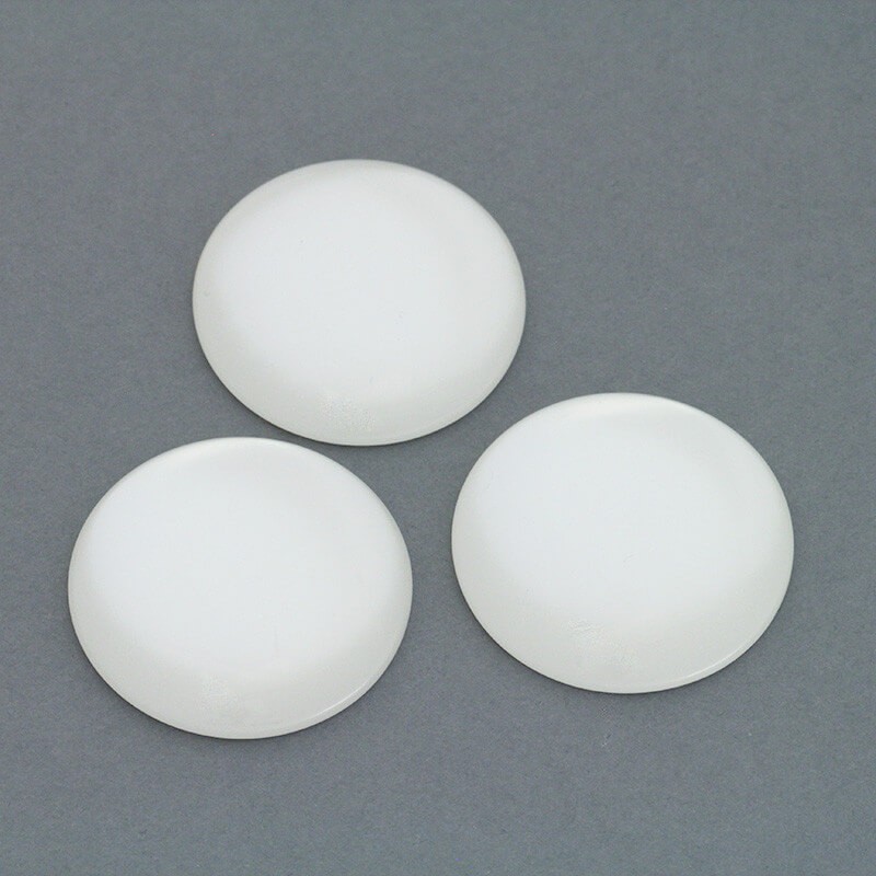 Kaboszony z żywicy 32mm / Luna / biały perłowy 1szt KBAD3201