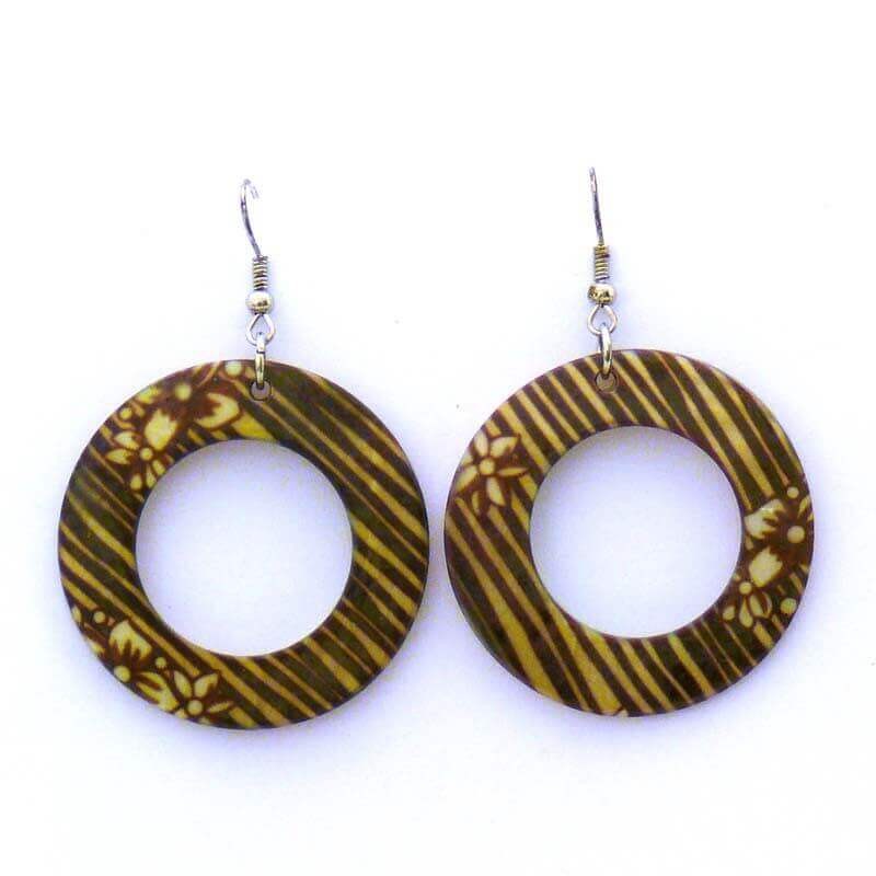 Mother of pearl earrings with a hole MP089