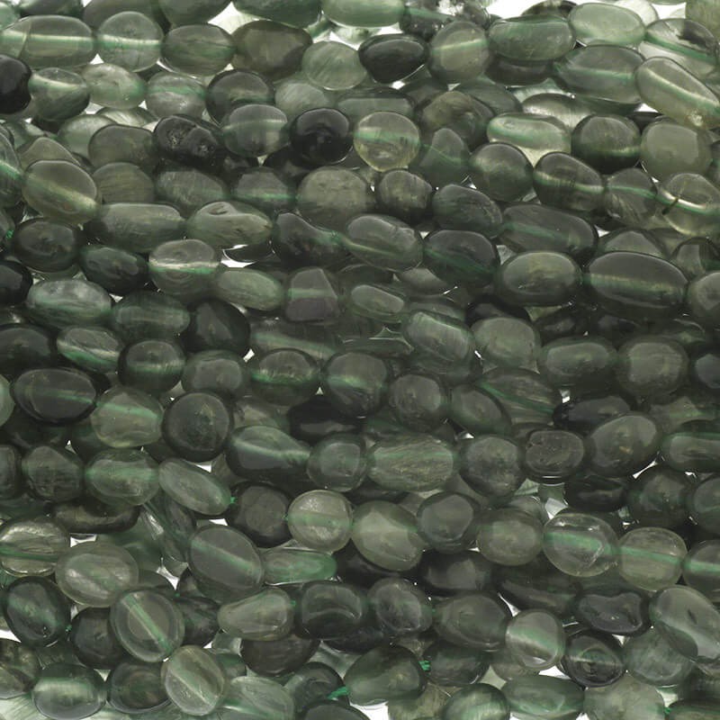 Zielony Rutyl kamienie nieregularne 6x8mm 55szt / sznur KAGQS01