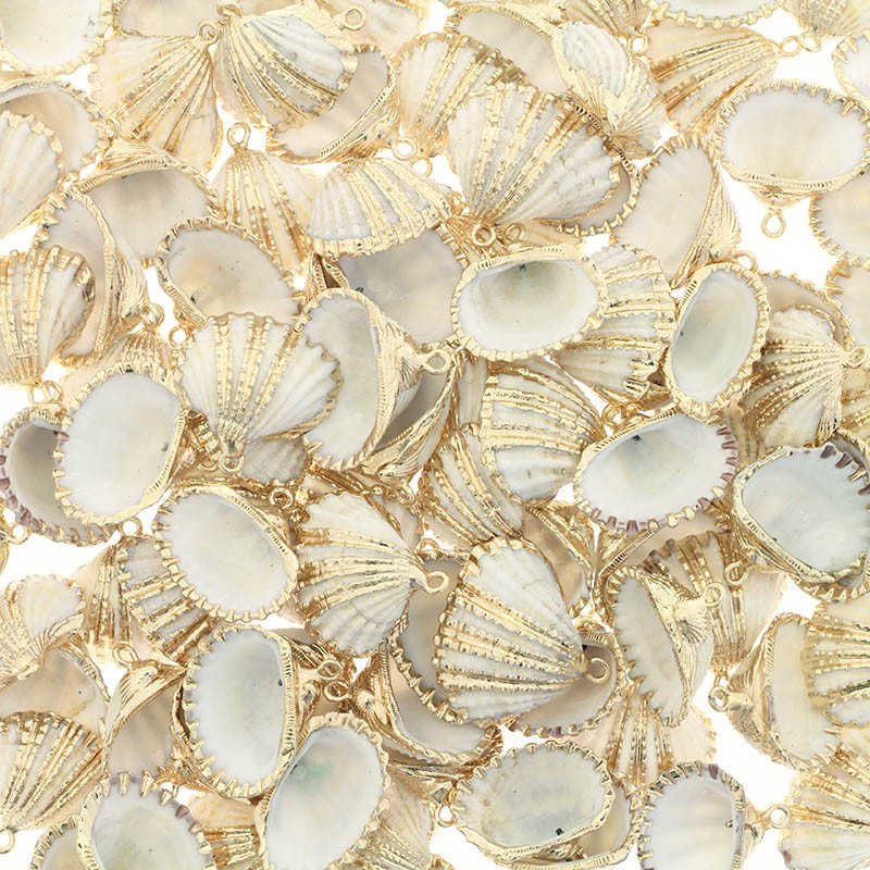 Shells, white pendants / gold 24x20mm 1pc. MU065
