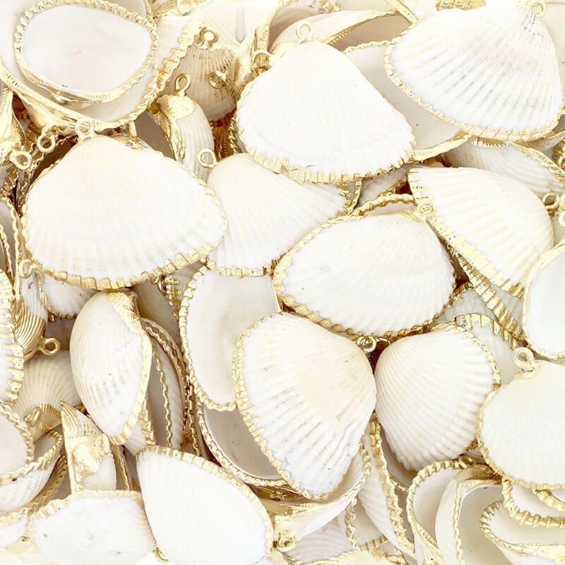 Notched shells with gilding and a hook 1 pc. MU096