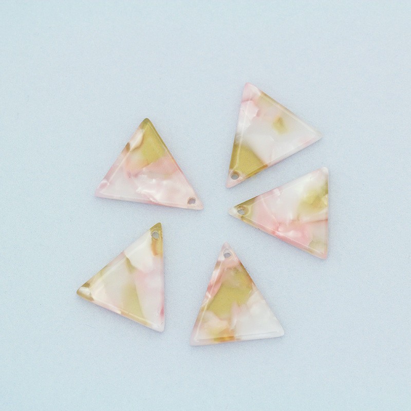 Triangular pendants / 14x16mm / Art Deco resin / cream with caramel and raspberry / 1pc XZR8901