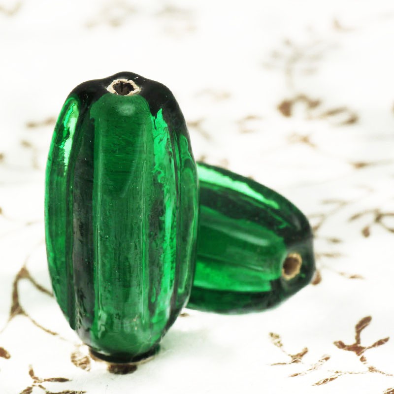 Glass beads / 8x20mm olives / green / 2pcs SZZWOL005