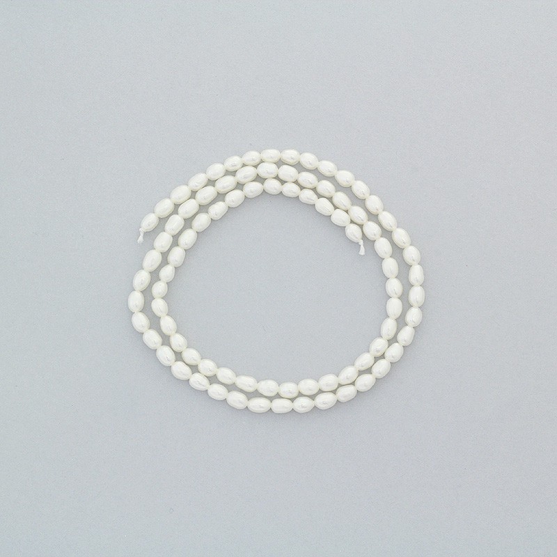 Freshwater pearls / white string 38cm / oval ribbed / 2.5-3mm PASW134A