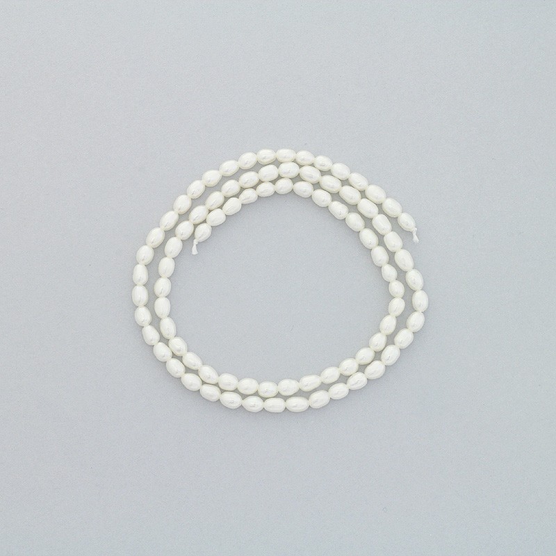 Freshwater pearls / white string 38cm / oval ribbed / 2.5-3mm PASW134A