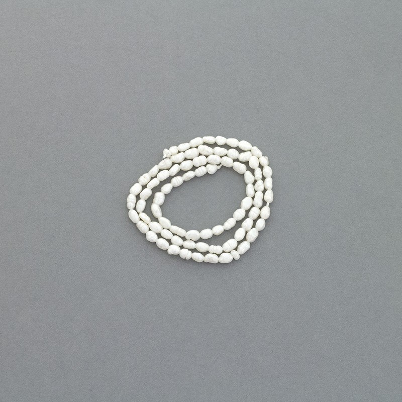 Freshwater pearls / white string 38cm / oval ribbed / 3mm PASW132N