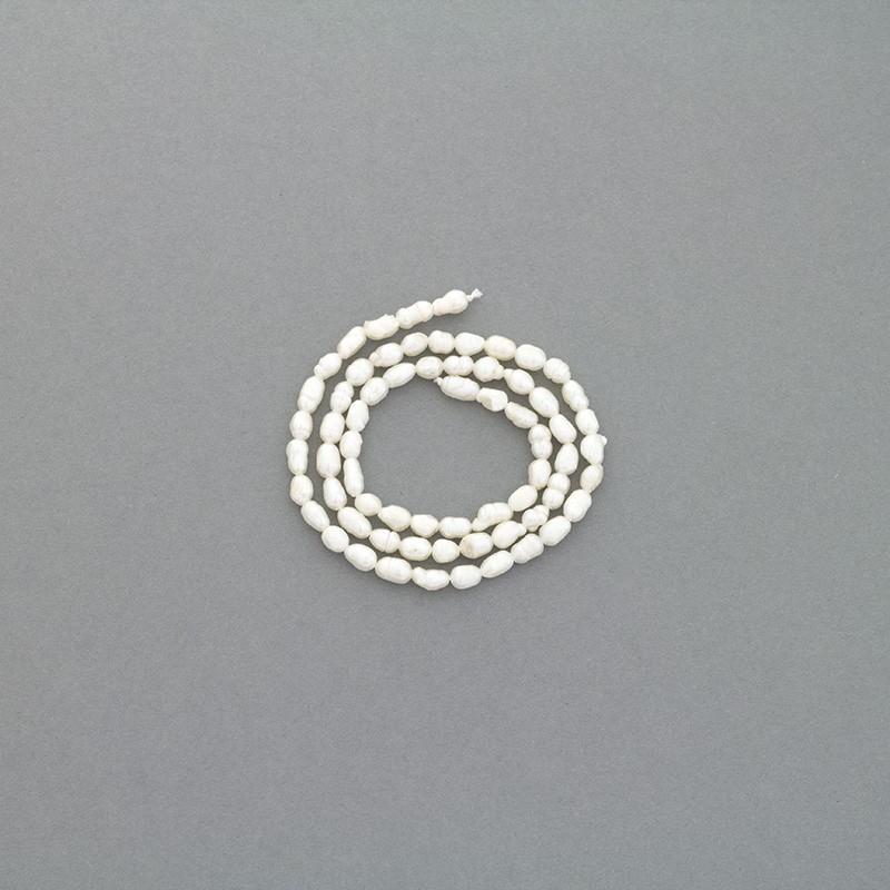 Freshwater pearls / white string 38cm / irregular oval / 3.8mm PASW138N