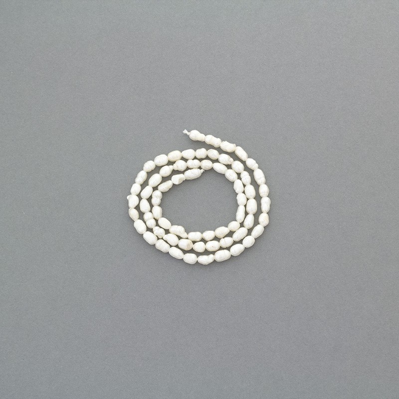 Freshwater pearls / white string 38cm / irregular oval / 3.8mm PASW138N