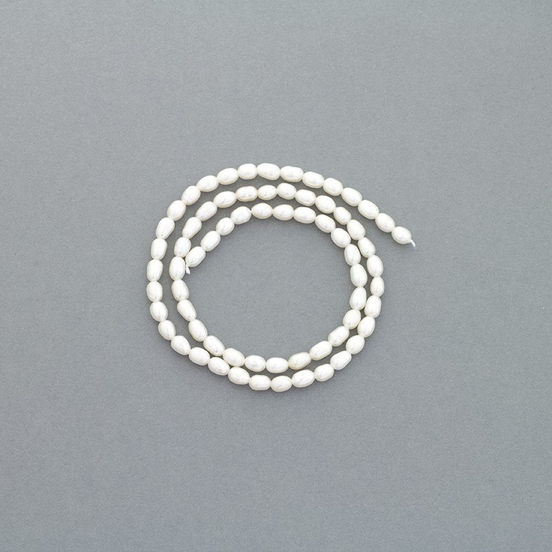 Freshwater pearls / white rope 38cm / oval / 4mm PASW139N