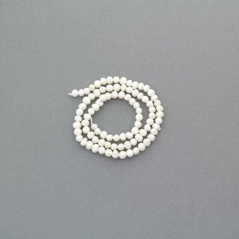 Freshwater pearls / white rope 38cm / oval / 4mm PASW142N