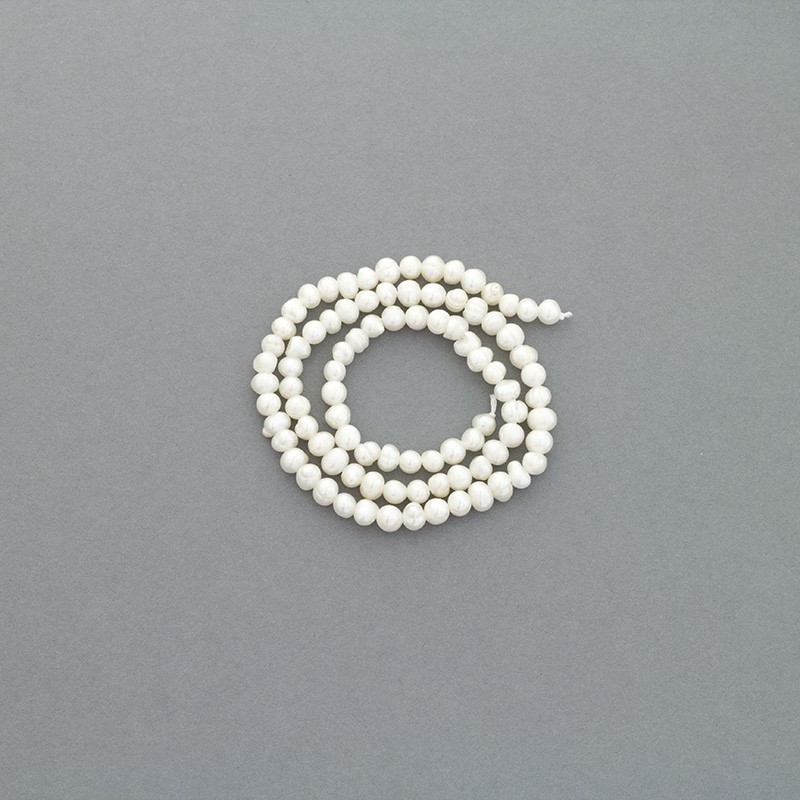 Freshwater pearls / white rope 38cm / oval / 4mm PASW142N