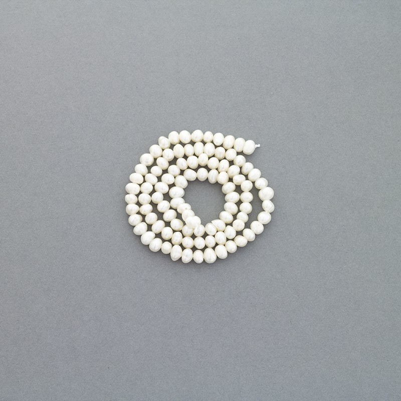 Freshwater pearls / white rope 38cm / oval / 4mm PASW144N