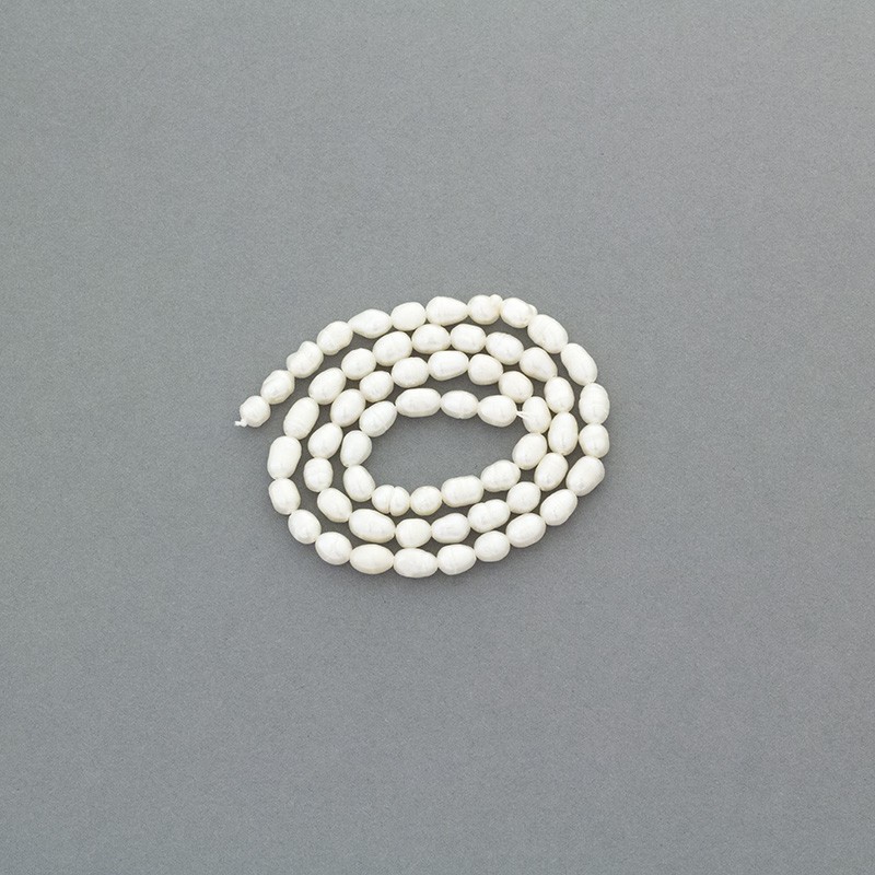 Freshwater pearls / white string 38cm / oval ribbed / 4.2mm PASW146N