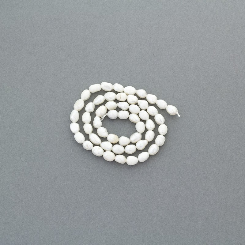 Freshwater pearls / white string 38cm / irregular oval / 5mm PASW150N