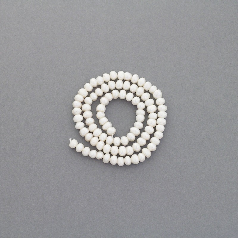 Freshwater pearls / white string 38cm / buttons / 5-6mm PASW154