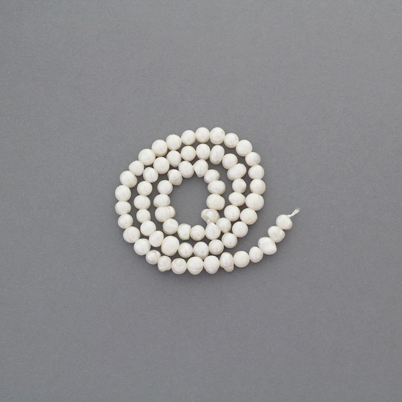 Freshwater pearls / white rope 38cm / irregular / 5-6mm PASW155