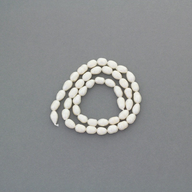 Freshwater pearls / white rope 38cm / oval / 5-6mm PASW156