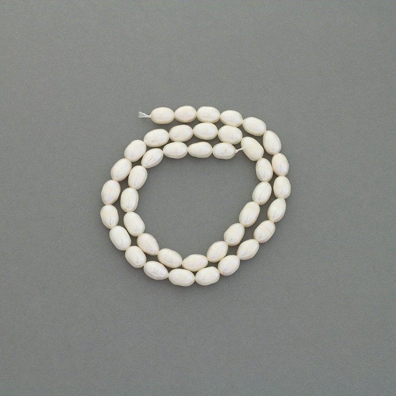 Freshwater pearls / white rope 38cm / oval / 6-7mm PASW160
