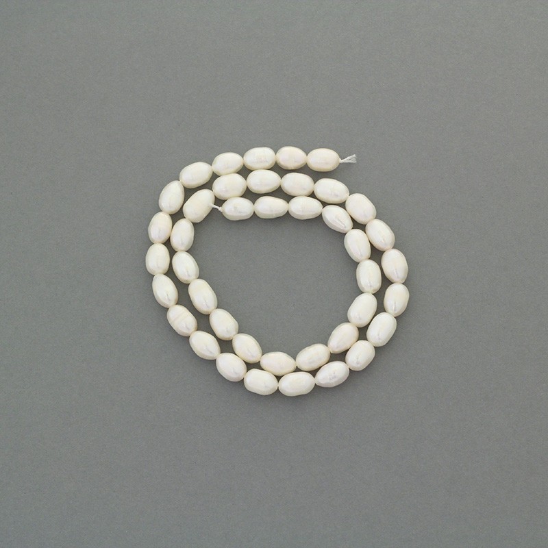 Freshwater pearls / white rope 38cm / oval / 6-7mm PASW160