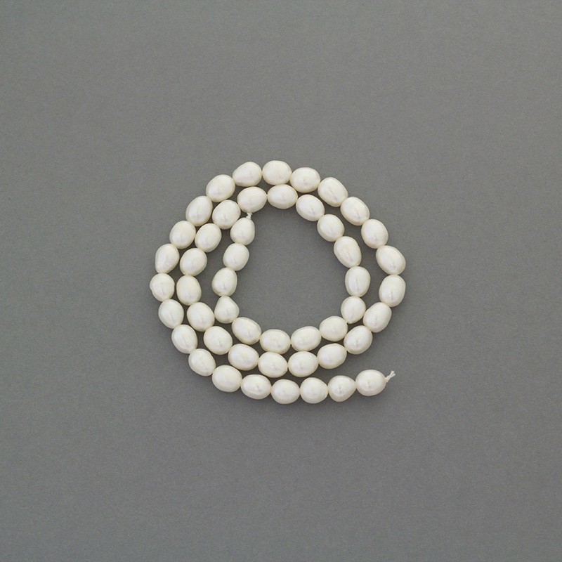 Freshwater pearls / white rope 38cm / oval / 6-7mm PASW161