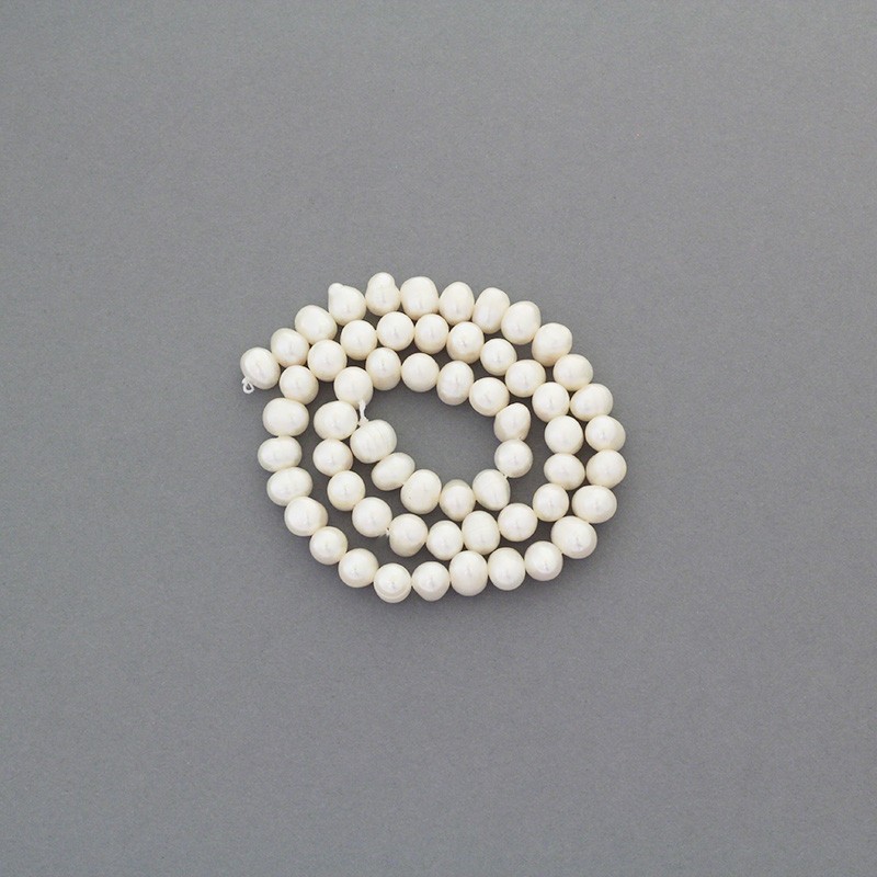 Freshwater pearls / white rope 38cm / oval / 6-7mm PASW163