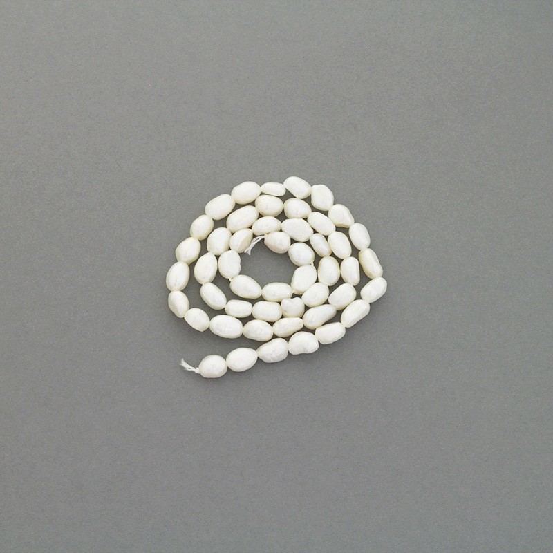 Freshwater pearls / white string 38cm / irregular oval / 6-7mm PASW165