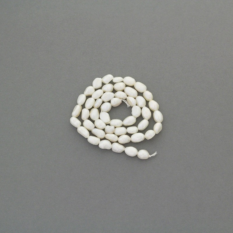 Freshwater pearls / white string 38cm / irregular oval / 6-7mm PASW165