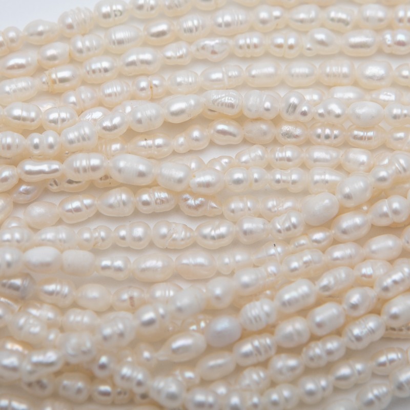 Freshwater pearls / string 36cm / oval ribbed / 4-5mm PASW196