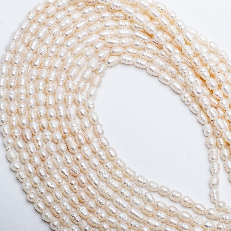 Freshwater pearls / white string 33cm / oval ribbed / 5-6mm PASW197
