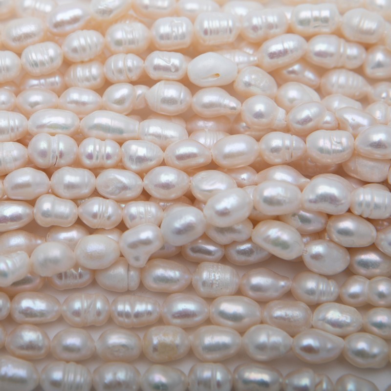 Freshwater pearls / string 36cm / oval ribbed / 6-7mm PASW200
