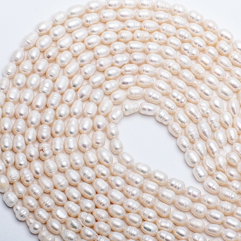 Freshwater pearls / white string 36cm / 7-8mm oval ribbed PASW201