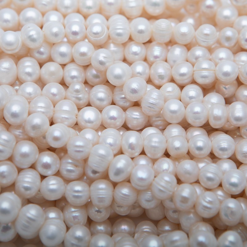 Freshwater pearls / string 36cm / regular ribbed / 8mm PASW205
