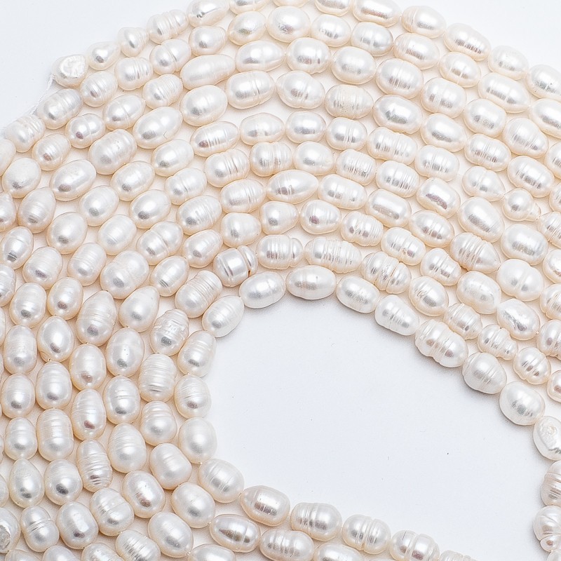Freshwater pearls / white string 36cm / 8-9mm oval ribbed PASW206