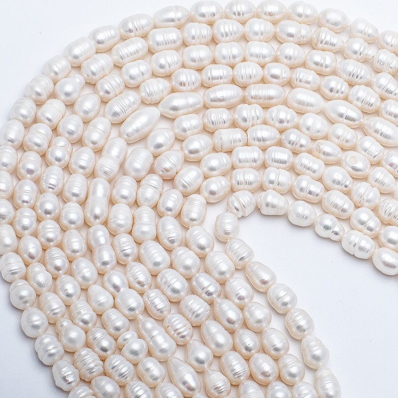 Freshwater pearls / white string 36cm / 9-10mm oval ribbed PASW208