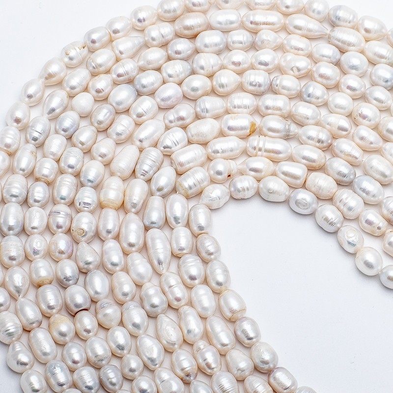 Freshwater pearls / white string 36cm / 9-10mm oval ribbed PASW209