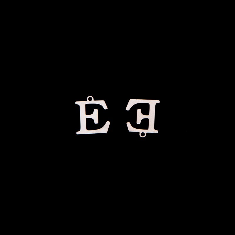 Zawieszka litera "E" / platynowy/ 13x15mm 1szt AKGLEP