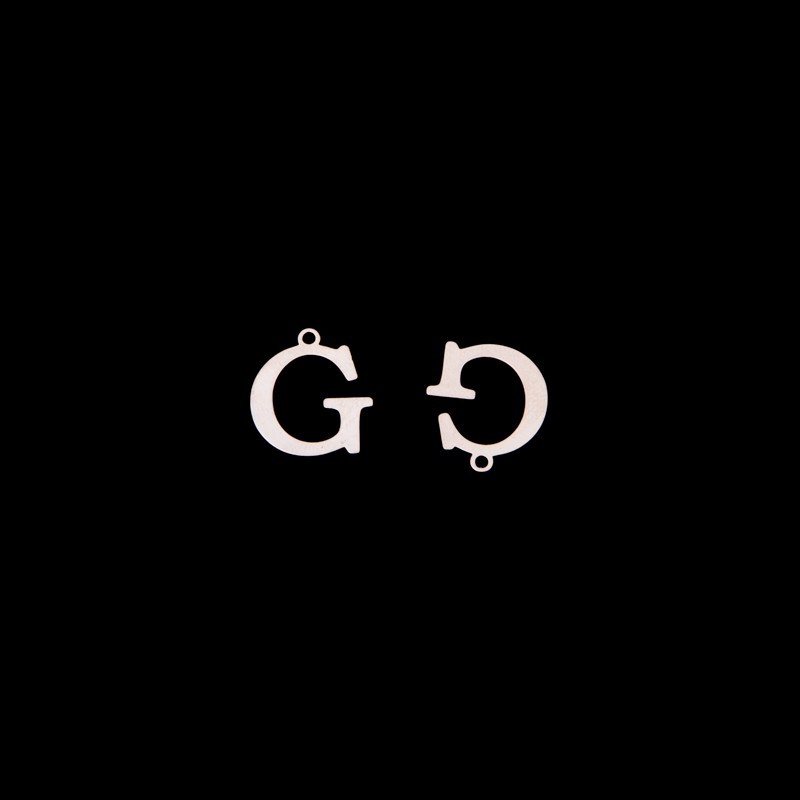 Zawieszka litera "G" / platynowy/ 13x15mm 1szt AKGLGP