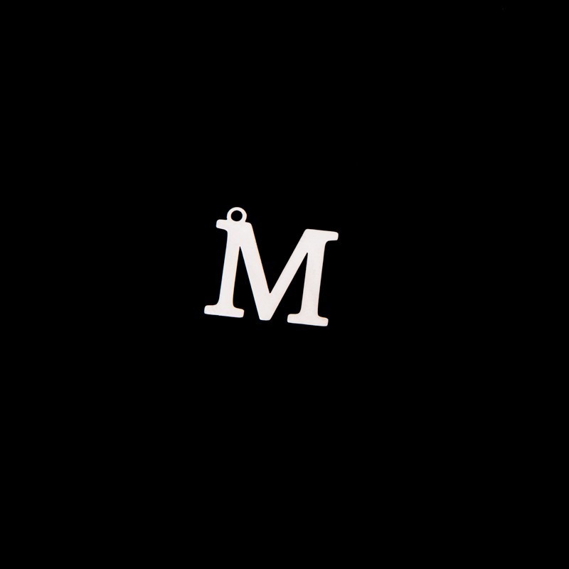 Zawieszka litera "M" / platynowy/ 13x15mm 1szt AKGLMP