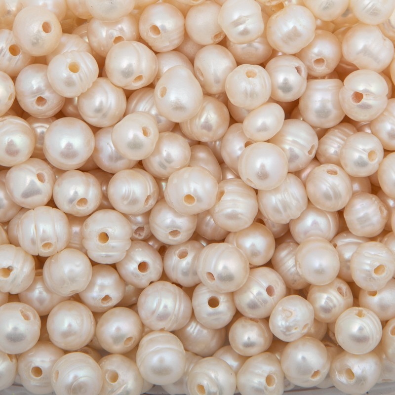 Freshwater pearls with a large opening / white / 5-6mm / oval ribbed / 1pc / PASW243