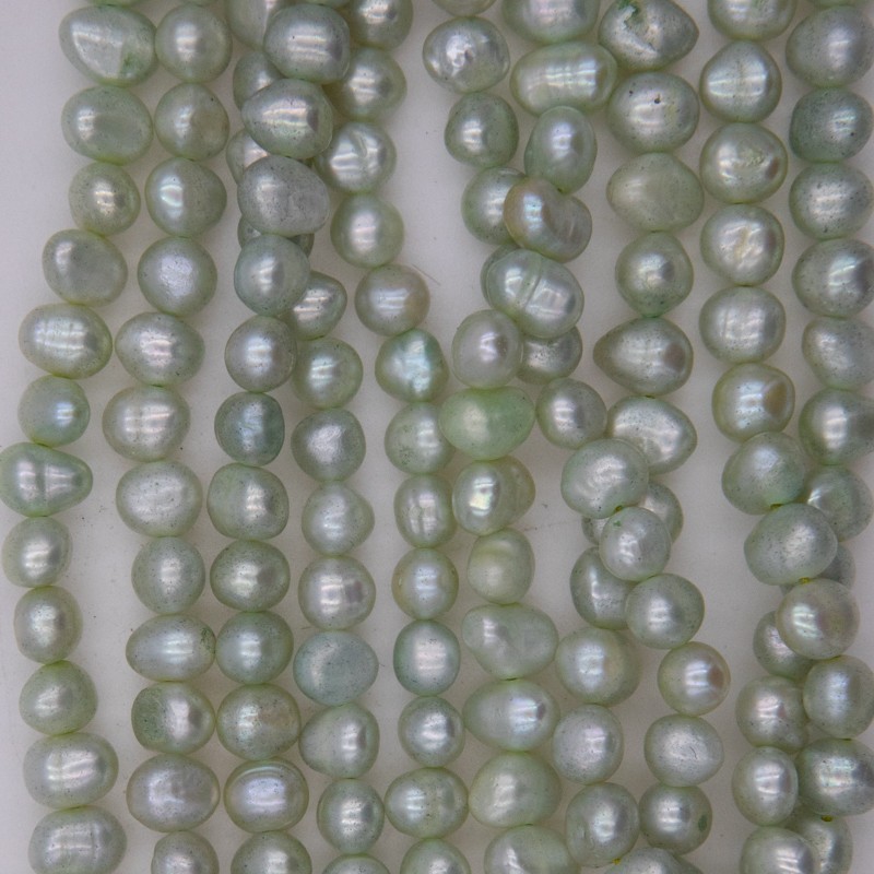 Dyed pearls / pastel pistachio / 40cm / rope / irregular 7-8mm PASW274